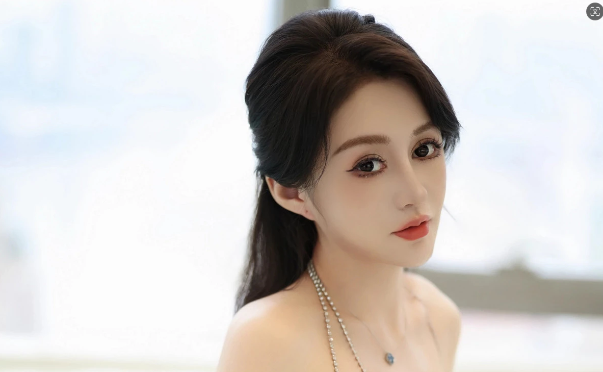 林幼一白色轻透上衣露蝴蝶贴身衣服秀丰腴身姿诱_