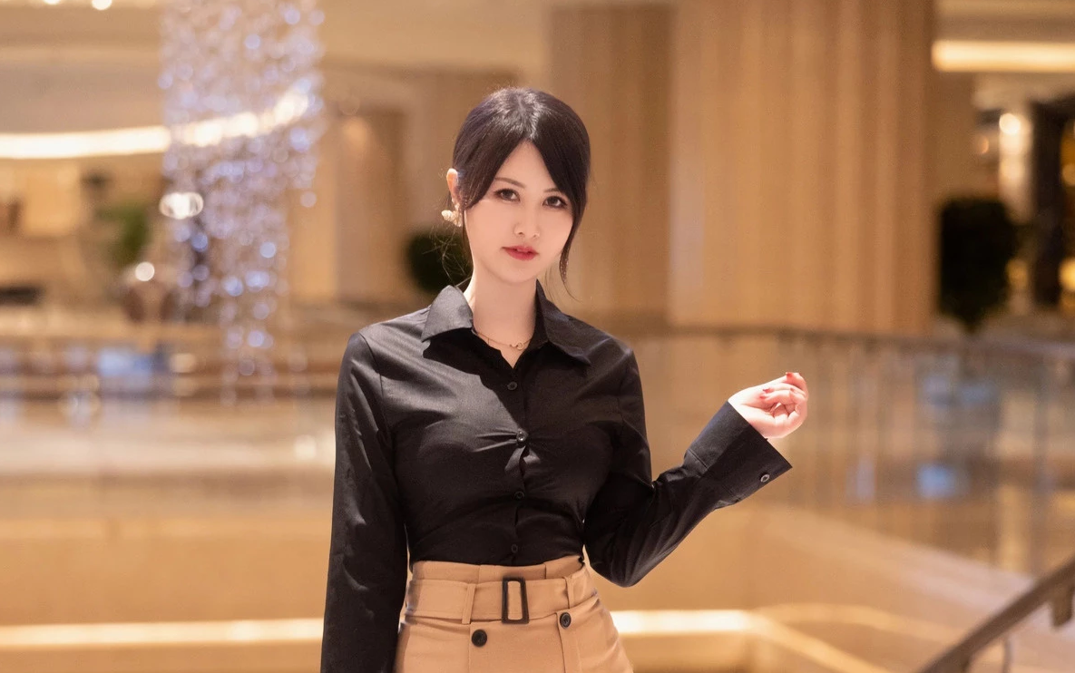 诗诗kiki黑色ol服饰露红色贴身衣服秀身材摄影_第1张