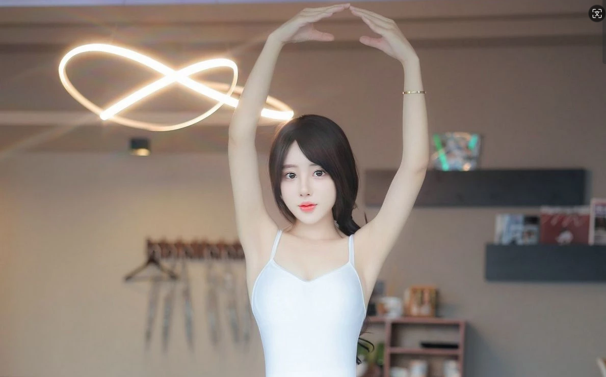 桃妖夭白色芭蕾连体衣秀曼妙身姿摄影_第1张
