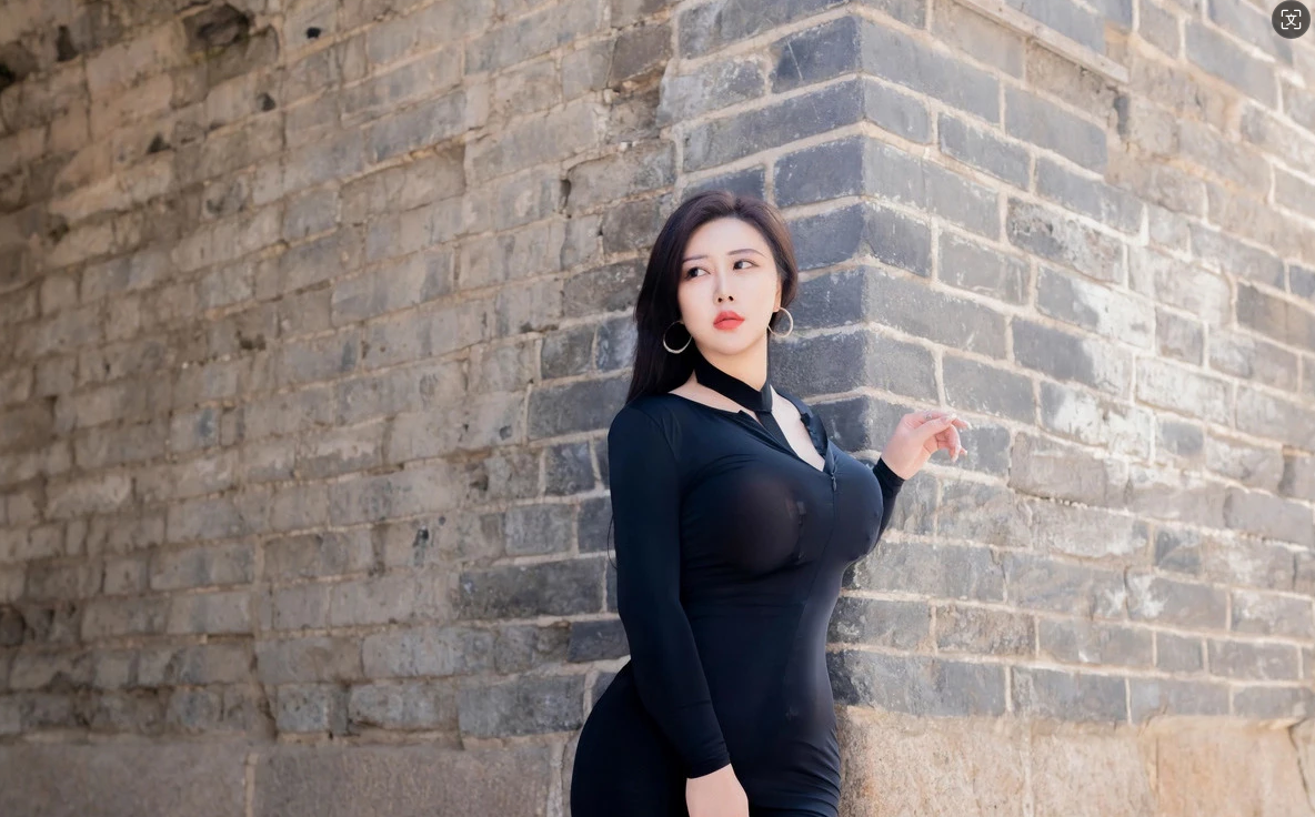 王婉悠queen黑色轻透连衣短裙配黑色的丝袜极致摄影80p_