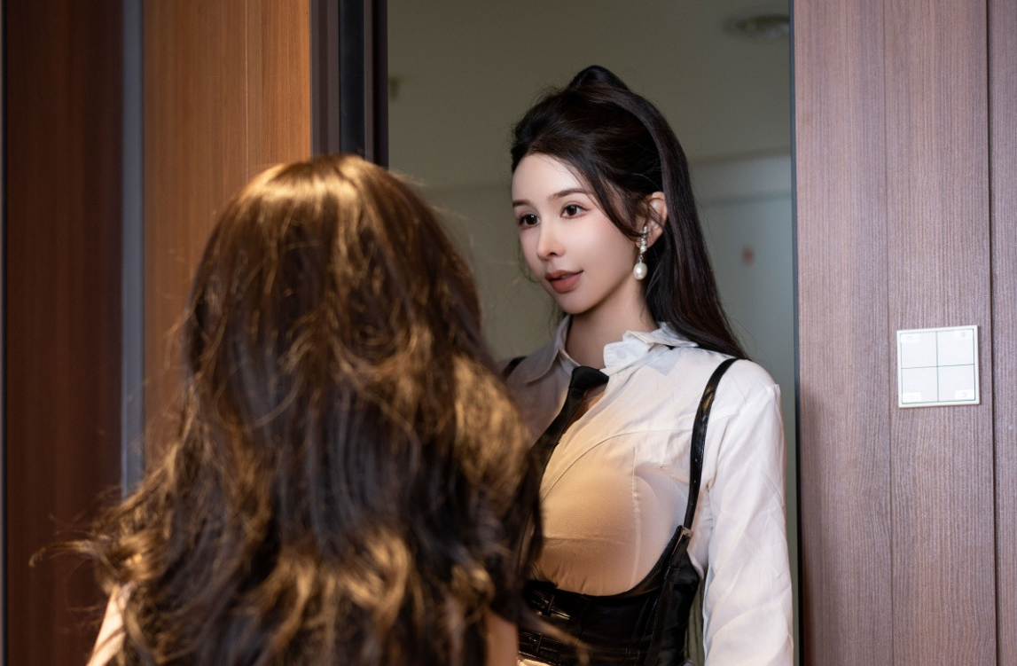 潘思沁＆李丽莎家访主题服饰秀身材摄影_第1张