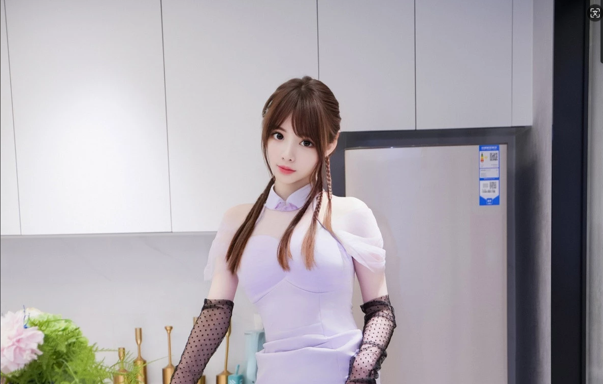 梦灵儿mini紫色连衣长裙秀身段摄影_第1张
