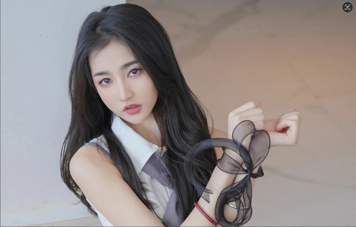 鱼尾fish白色制服配白色筒袜半脱秀曼妙身姿诱惑摄_