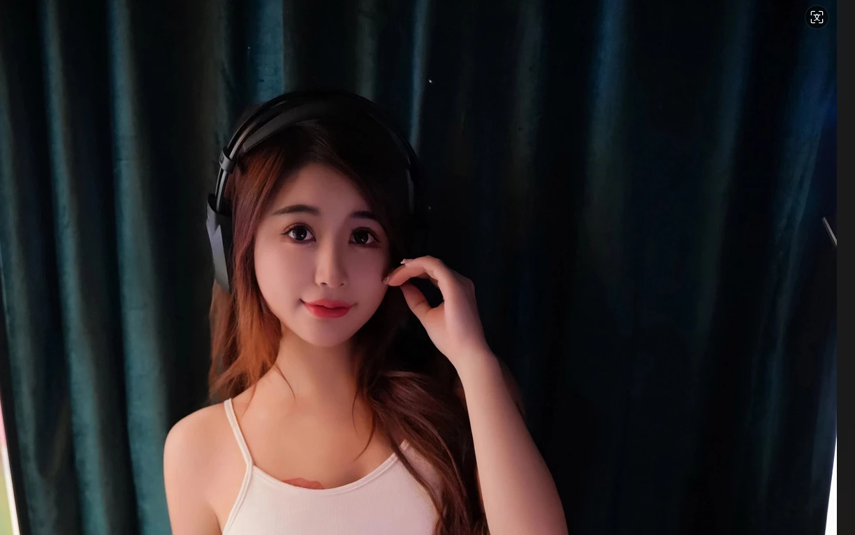 妹子美七mia白色服饰配牛仔裤半脱秀丰腴身材惹火_