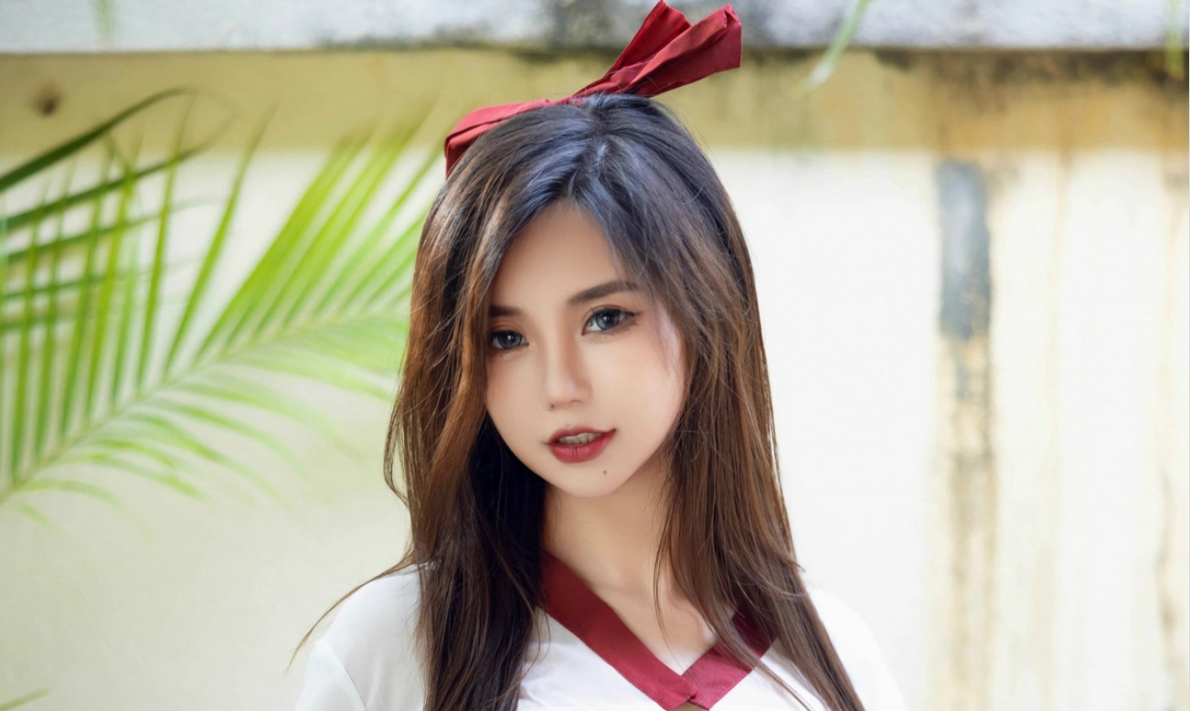 绮里嘉ula巫女造型感性白色上衣配薄纱秀惹火身材_