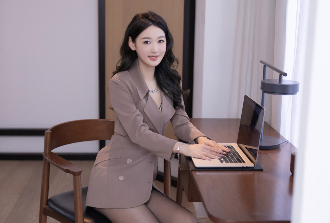 唐安琪感性秘书ol服饰露黑色蕾丝内衣秀曼妙身姿迷