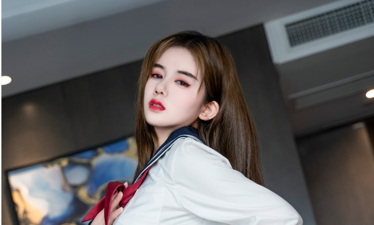 凌彩烟私房浴缸学生服饰半脱秀丰满身材摄影_第1张