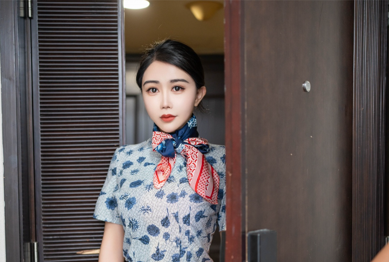 李若汐ci感性空姐制服配超薄肉丝秀丰腴身材完美诱