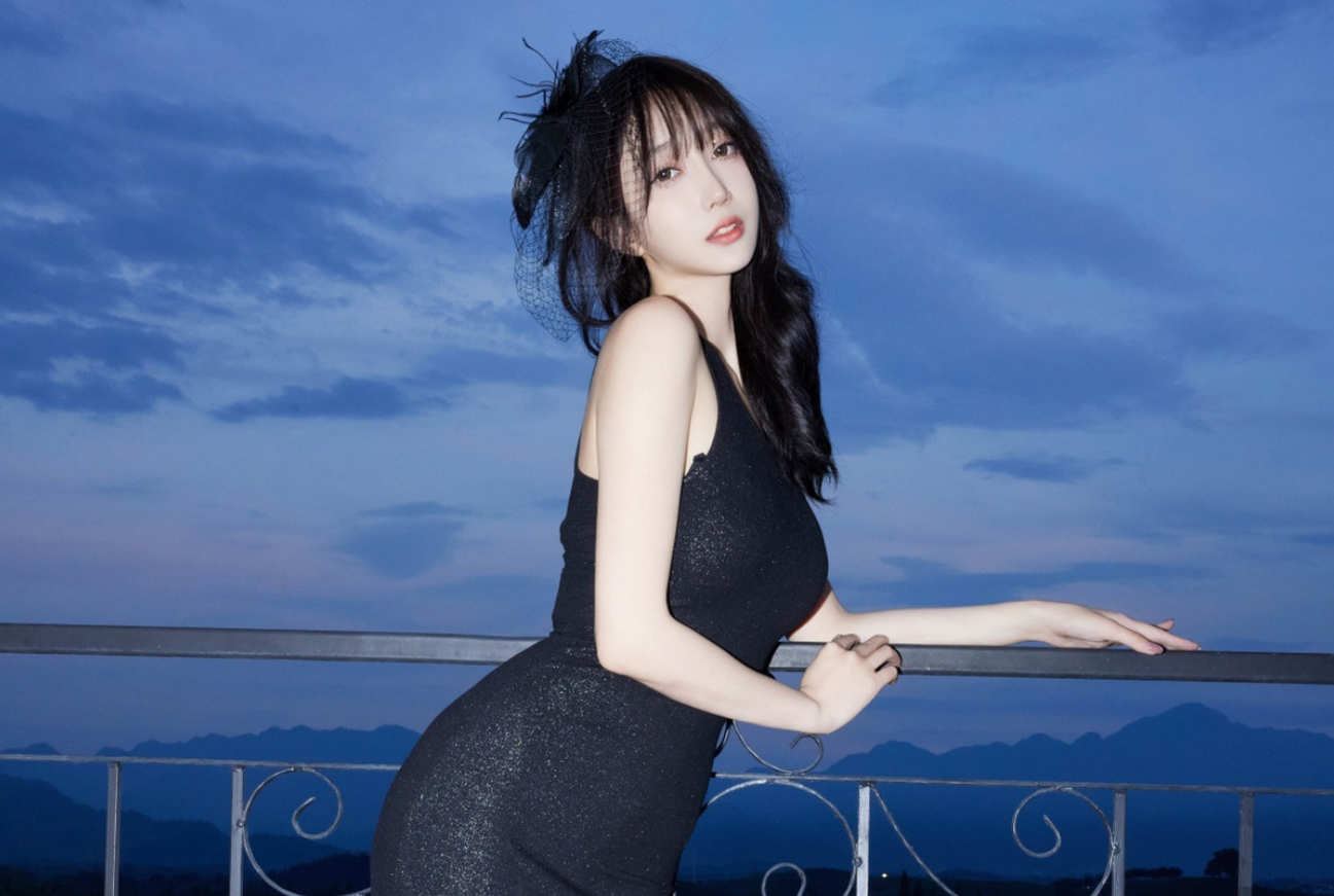 8921_试衣良人美的使者玥儿玥er感性黑色_第1