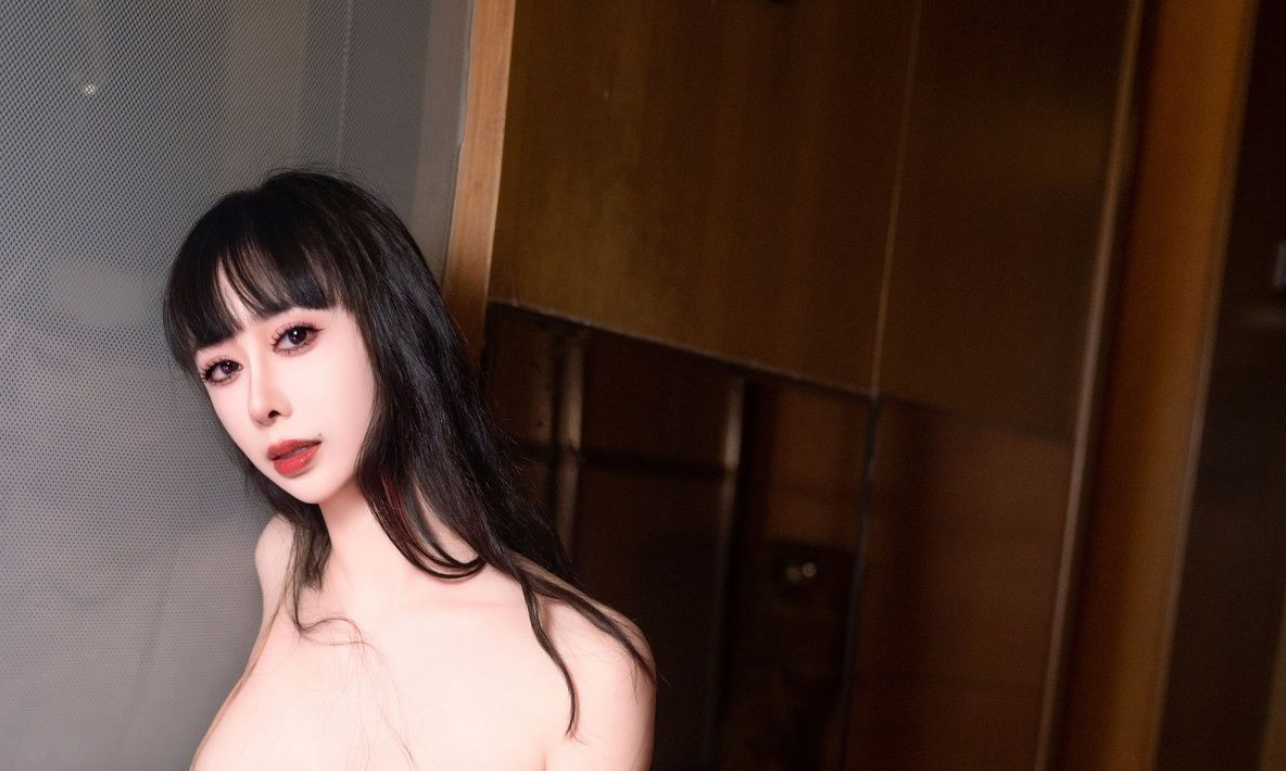 宝宝甜维修工主题半脱露抹胸贴身衣服_