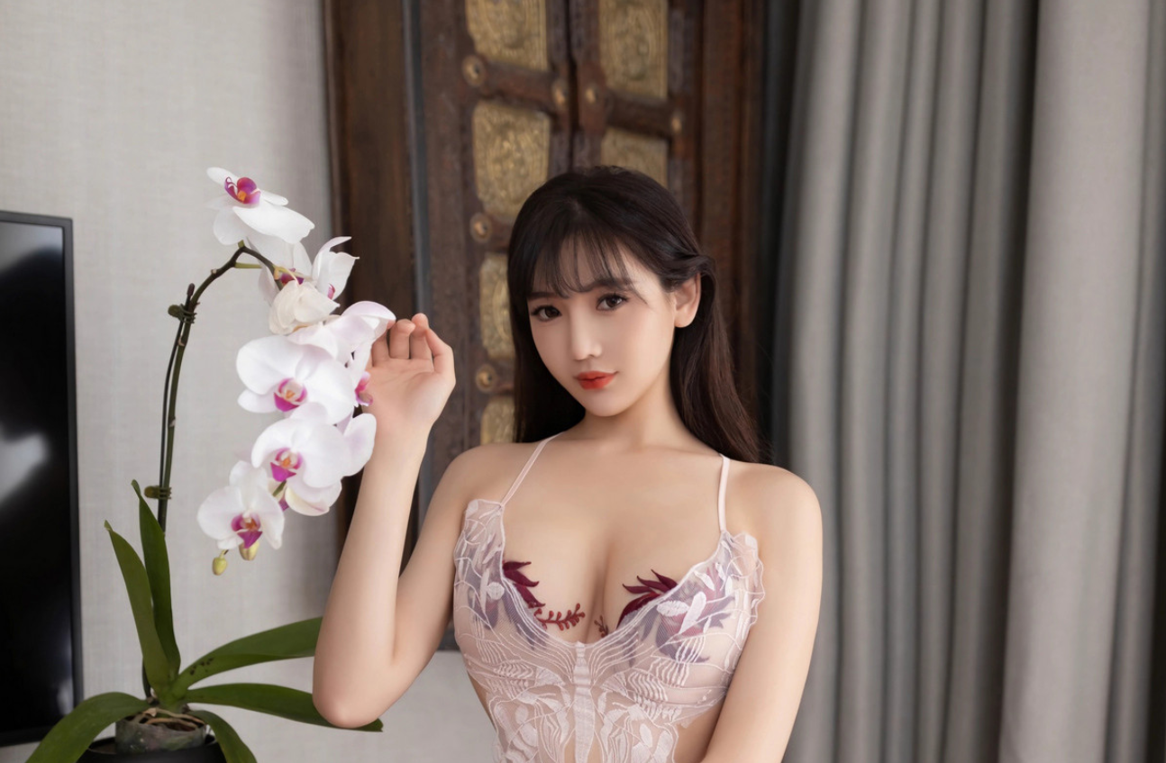 陆萱萱感性粉色薄纱裙露粉色贴身衣服配超薄肉色_