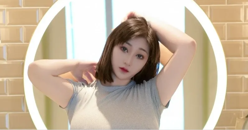 9153_女神妲己_toxic感性灰色t恤配黑色的丝裤袜秀雪峰美_